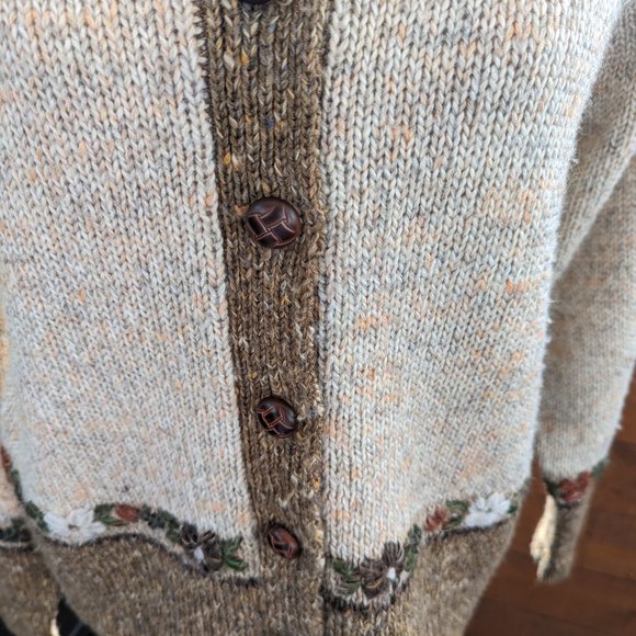 Vintage cardigan with flower embroidery - Cardigan vintage avec broderies - L - Picture 9 of 9